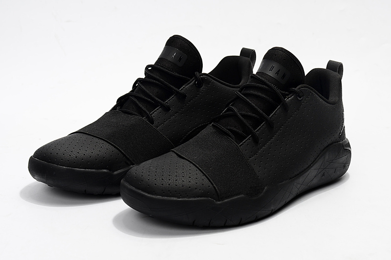 black jordan basketball shoes